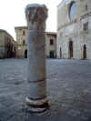colonna-romana-bevagna.jpeg (105925 byte)